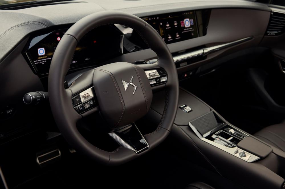 DS No 4 steering wheel detail