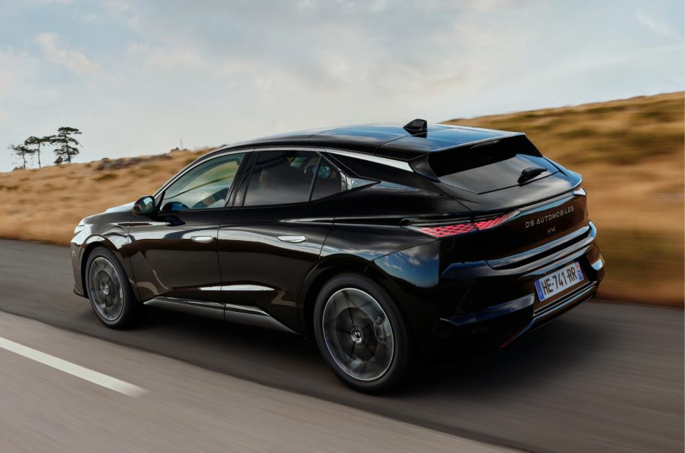 DS No 4 driving rear left