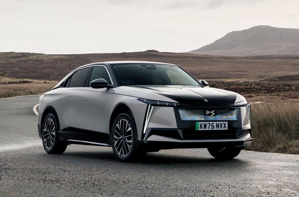 DS No 8 front static