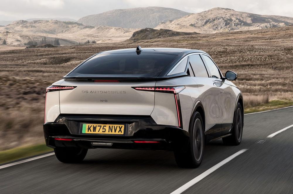 DS No 8 rear driving