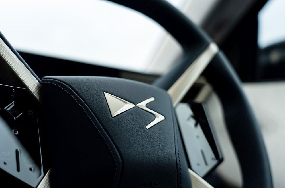 DS No 8 steering wheel