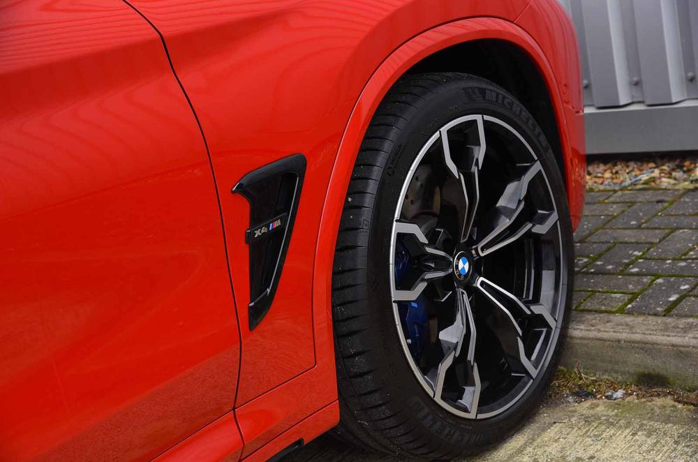 BMW X4 M Competition 2019 front wheel detail