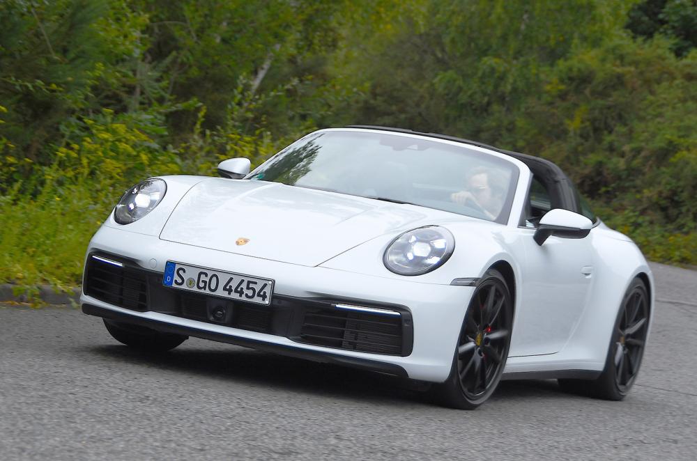 Porsche 911 Targa 2020 front cornering