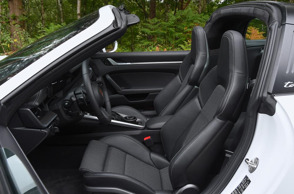 Porsche 911 Targa 2020 front seats
