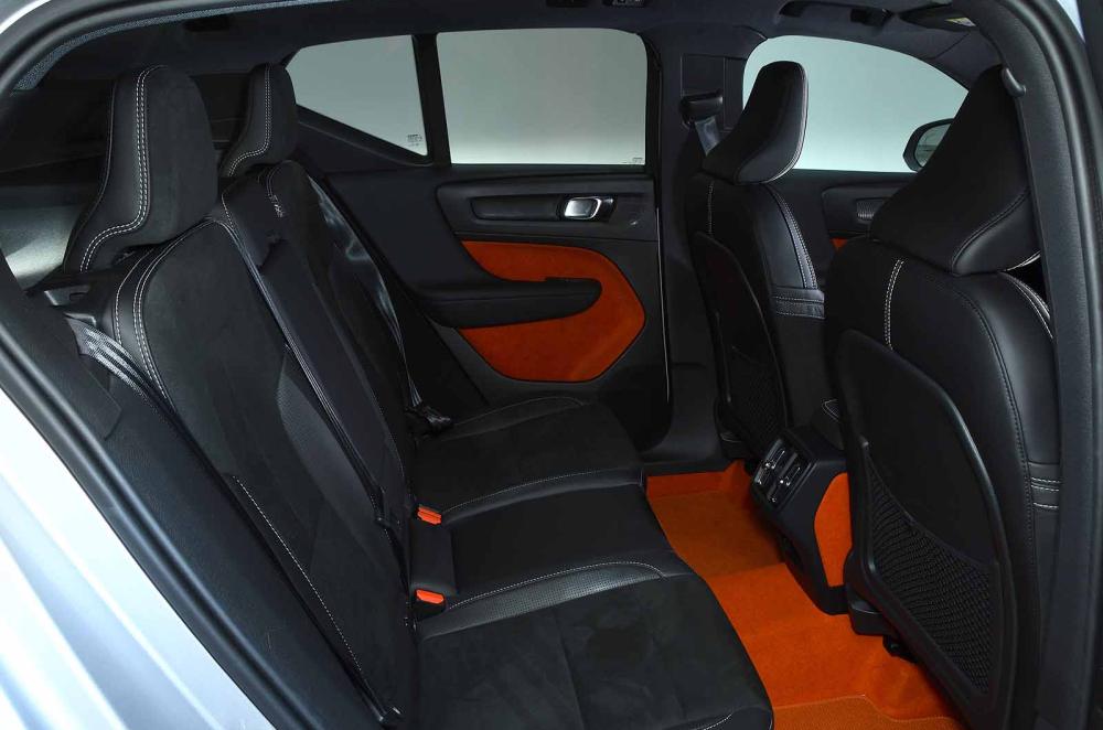 Volvo XC40 2019 RHD rear seats