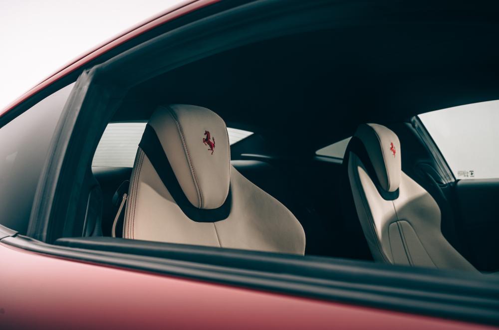 Ferrari Roma 2021 interior seats