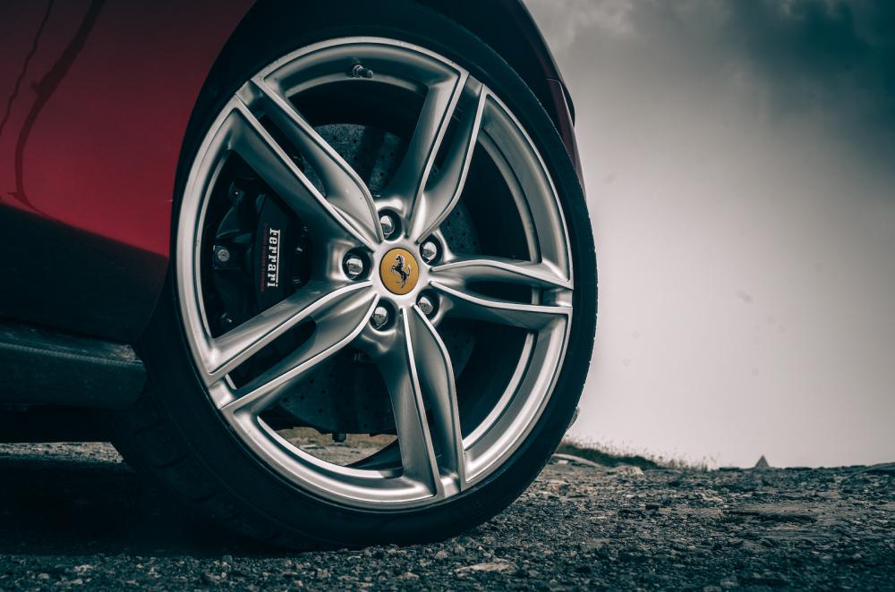 Ferrari Roma 2021 alloy wheel detail