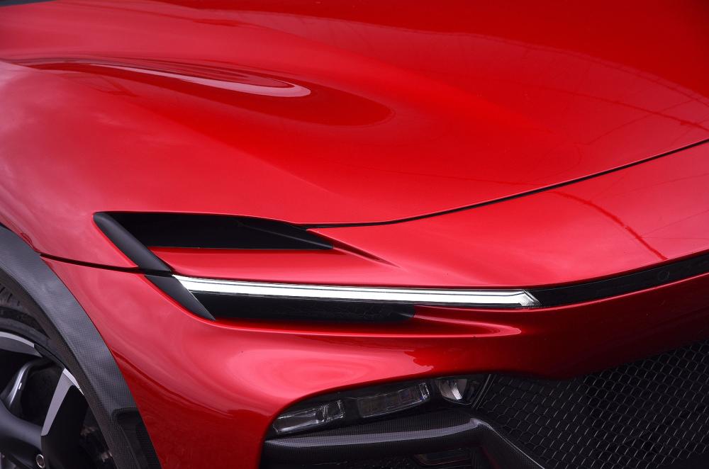Ferrari Purosangue headlights