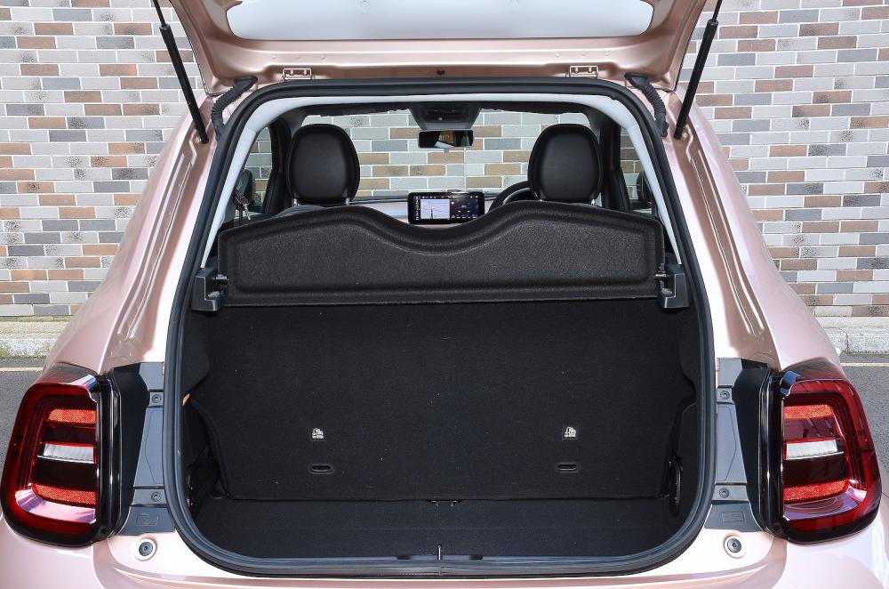 Fiat 500e boot