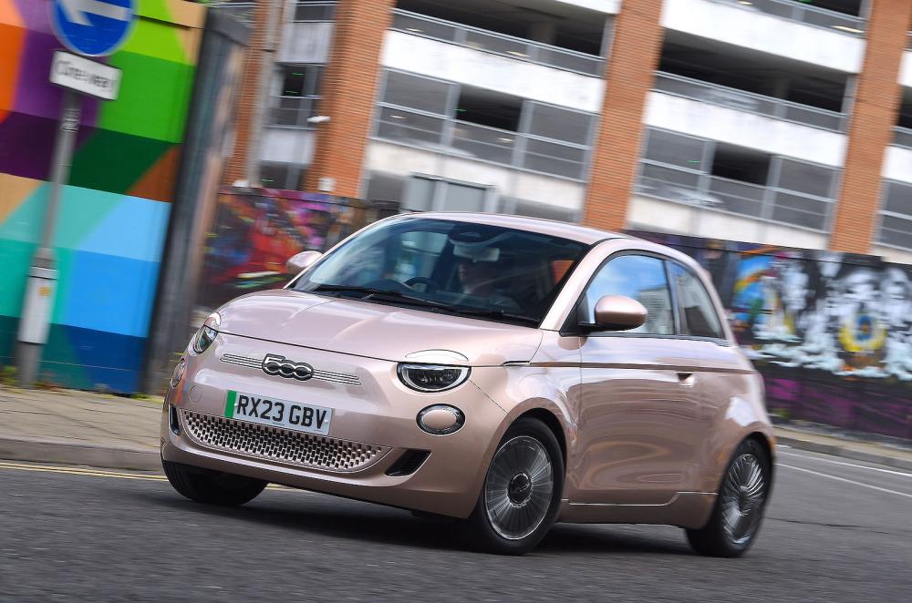 Fiat 500e front left driving