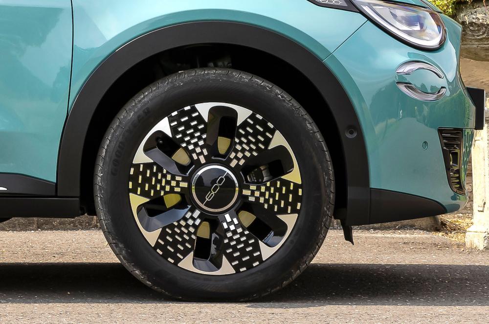 Fiat 600 alloy wheel