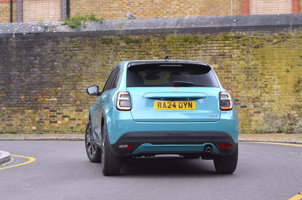 Fiat 600 rear cornering