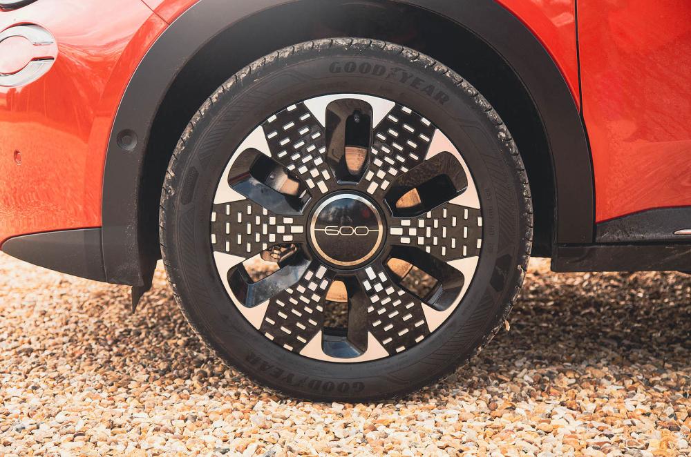 Orange Fiat 600e alloy wheel