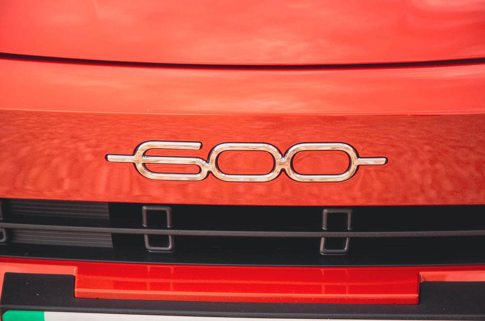Orange Fiat 600e front badge
