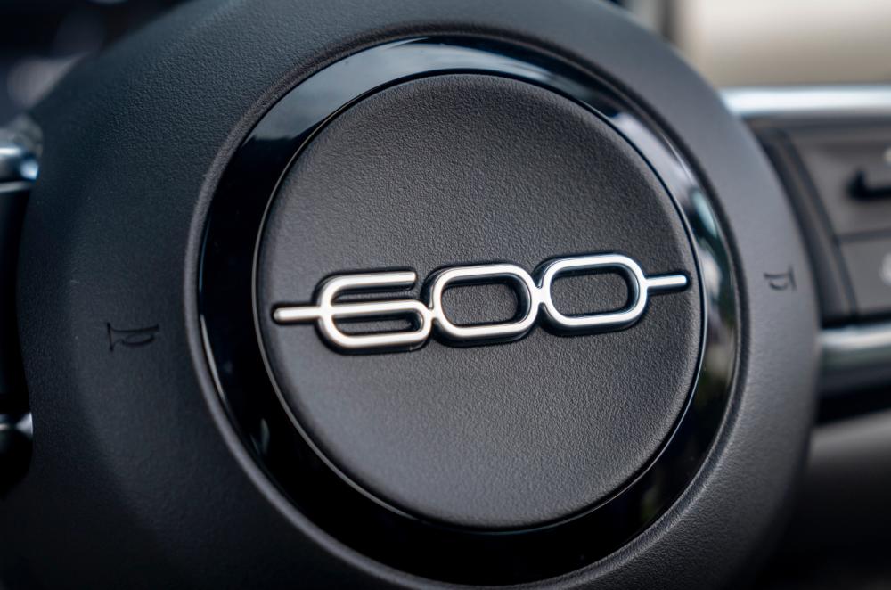 Fiat 600e steering wheel detail