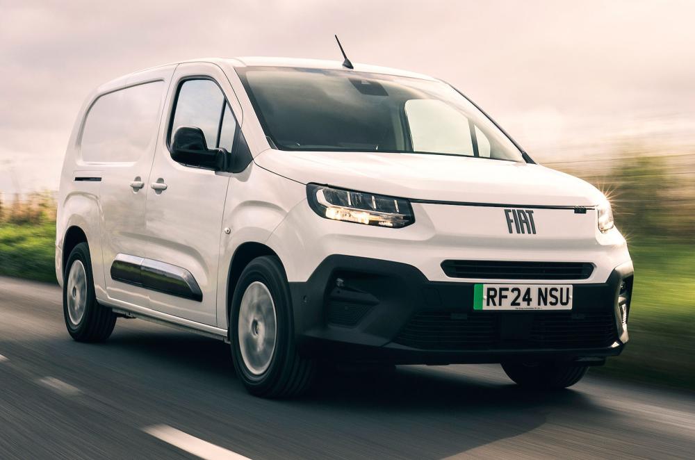 Fiat E-Doblo front right driving