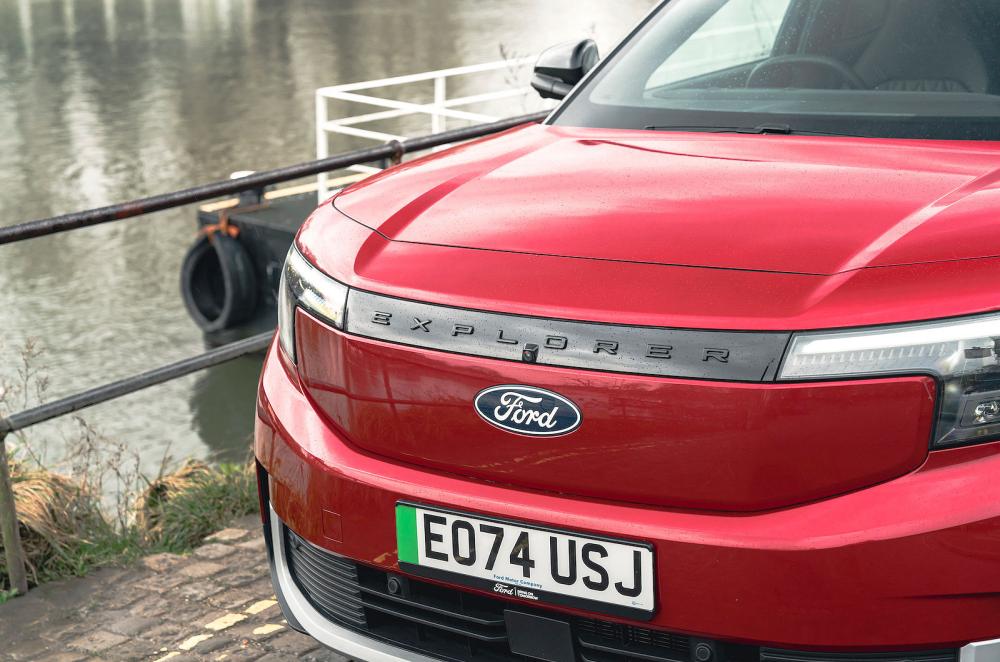 Ford Explorer front detail