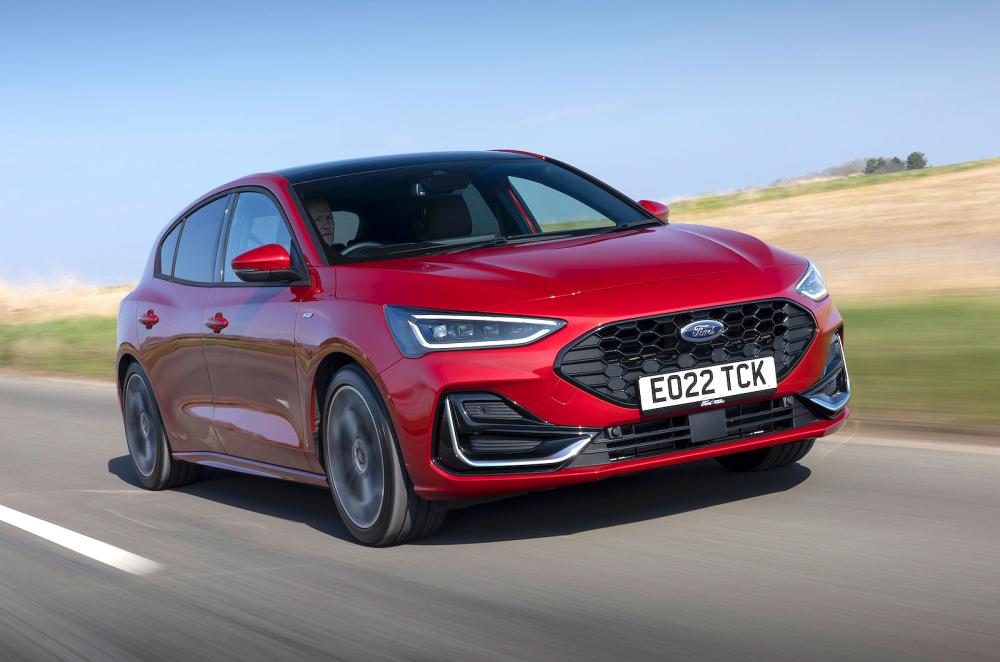 Ford Focus front right driving