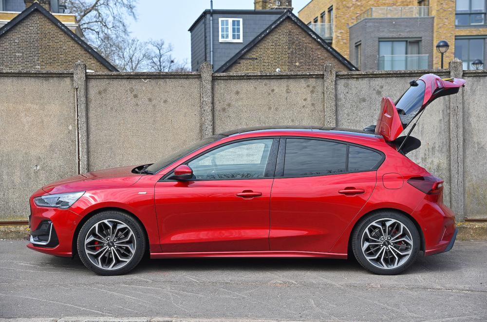 Ford Focus left static boot open