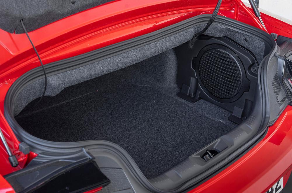 Ford Mustang Convertible boot