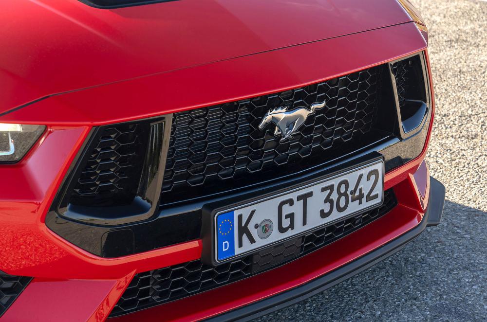 Ford Mustang Convertible grille