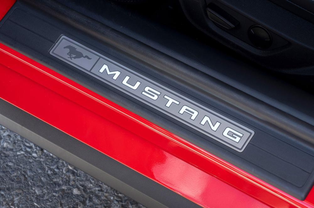 Ford Mustang Convertible kickplate