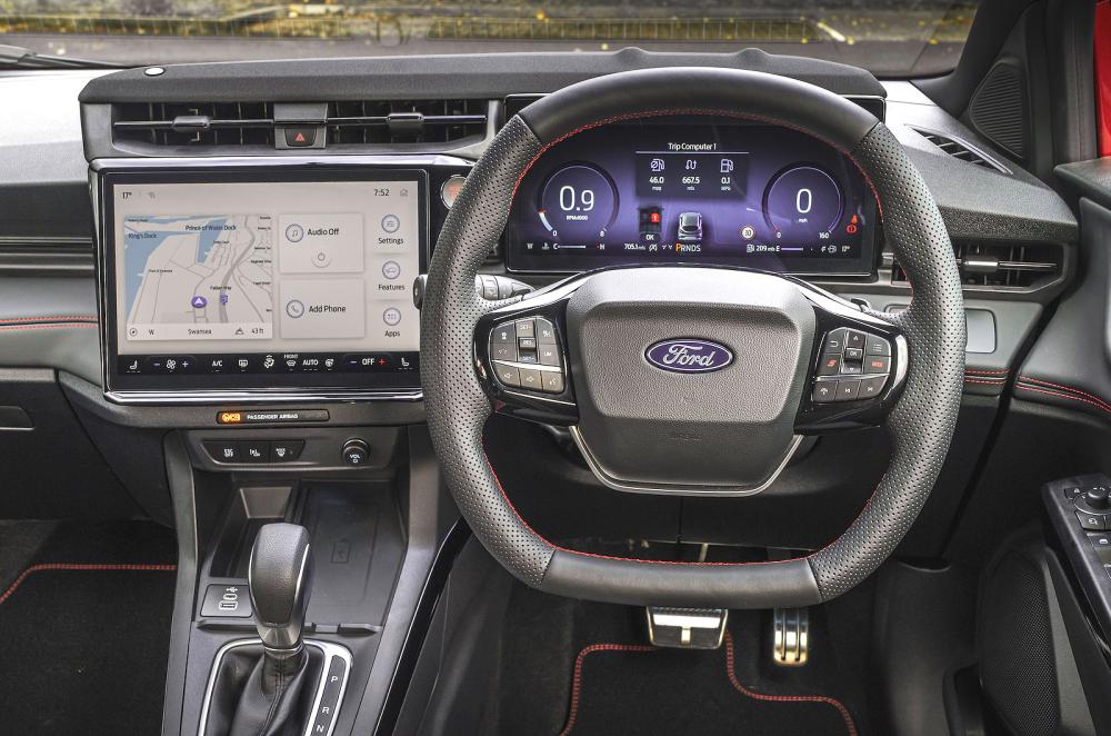 Ford Puma ST steering wheel and screens