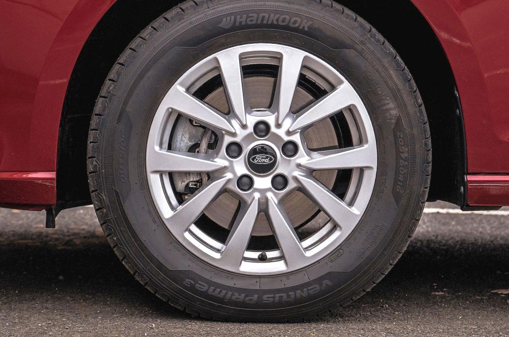 Ford Tourneo Connect alloy wheel detail