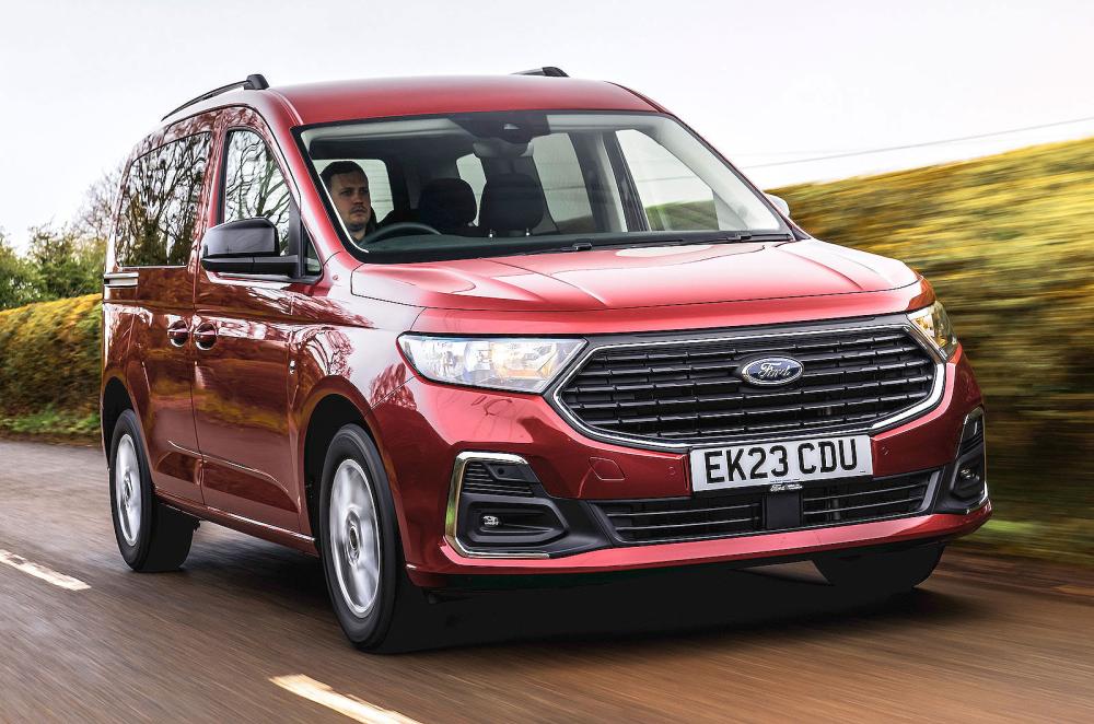 Ford Tourneo Connect front right driving