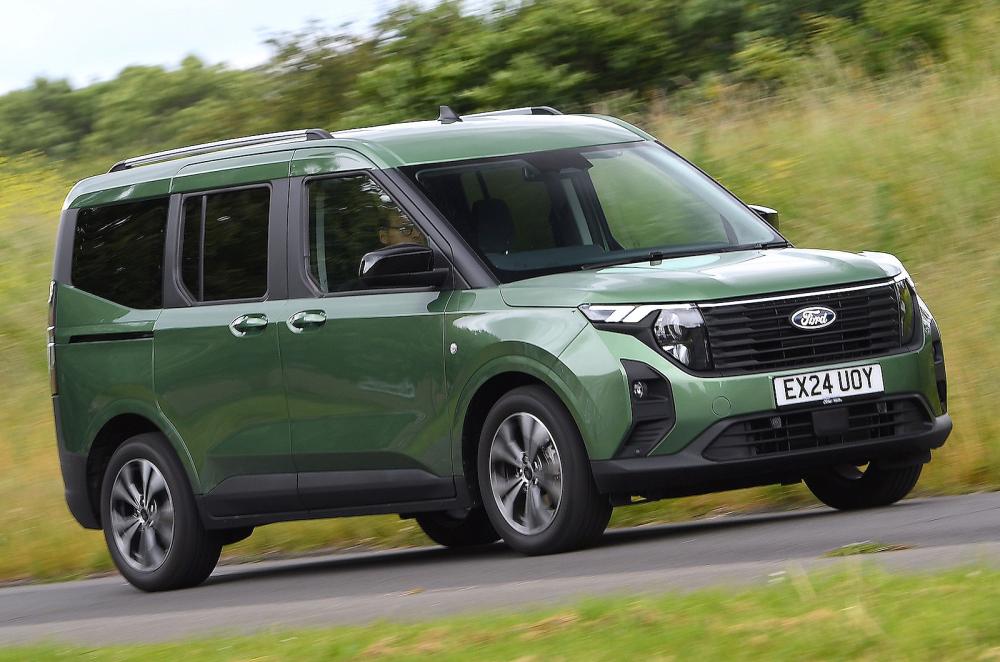 Ford Tourneo Courier front right driving