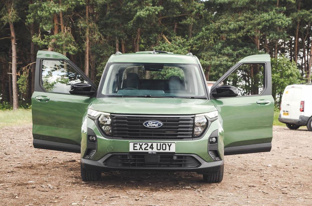 Ford Tourneo Courier front static doors open