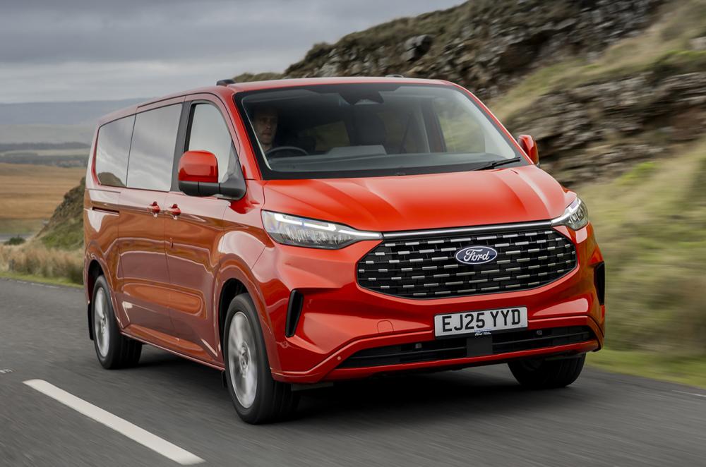 Ford Tourneo Custom driving