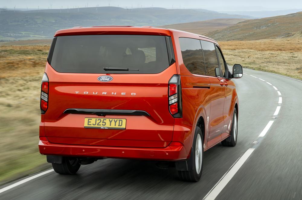 Ford Tourneo Custom driving rear right