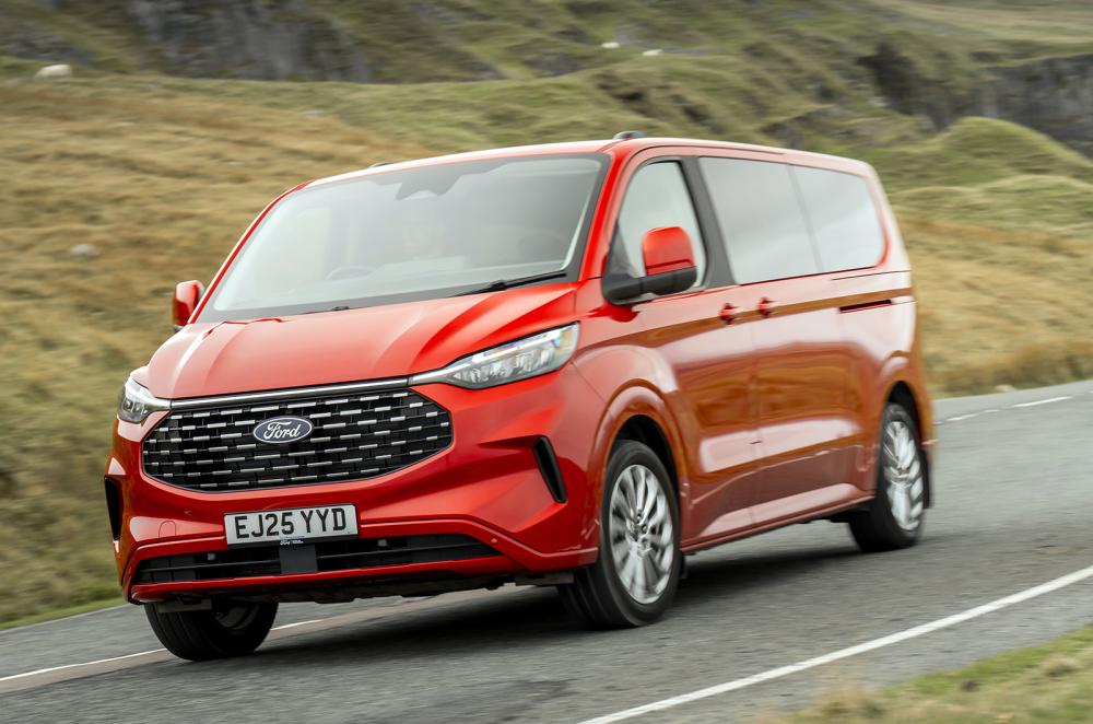 Ford Tourneo Custom front cornering