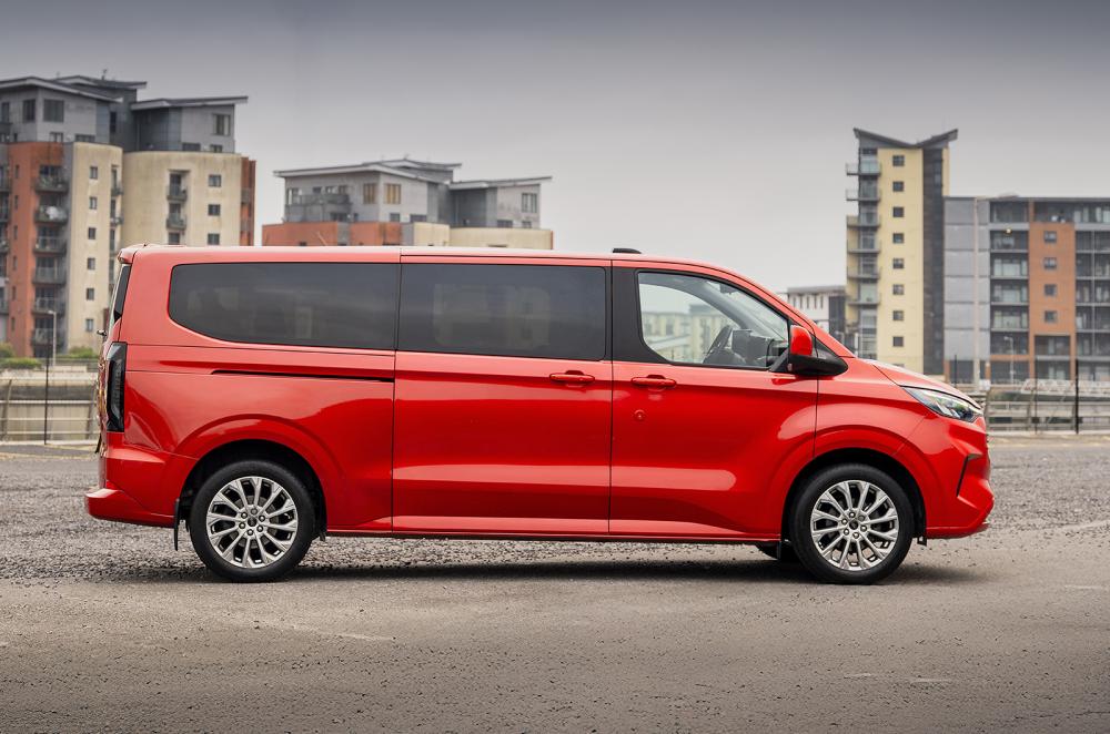 Ford Tourneo Custom static side