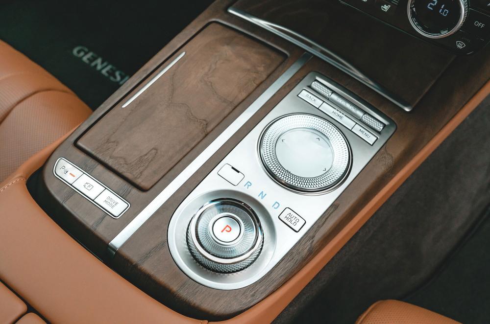 Genesis Electrified G80 seat controls