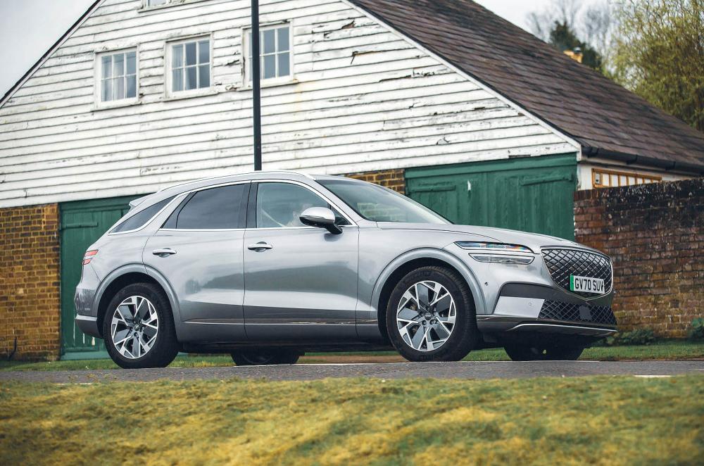 Genesis Electrified GV70 front right static