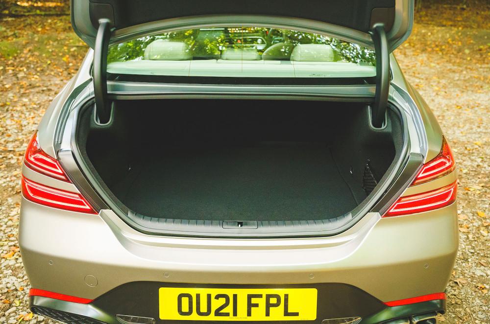 Genesis G70 boot open