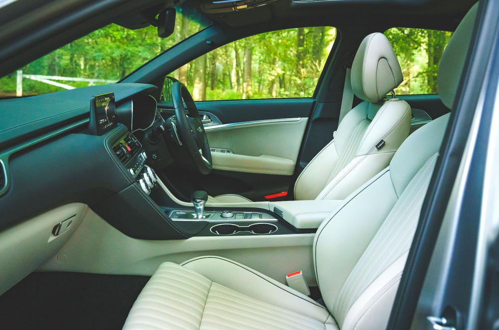 Genesis G70 interior front seats