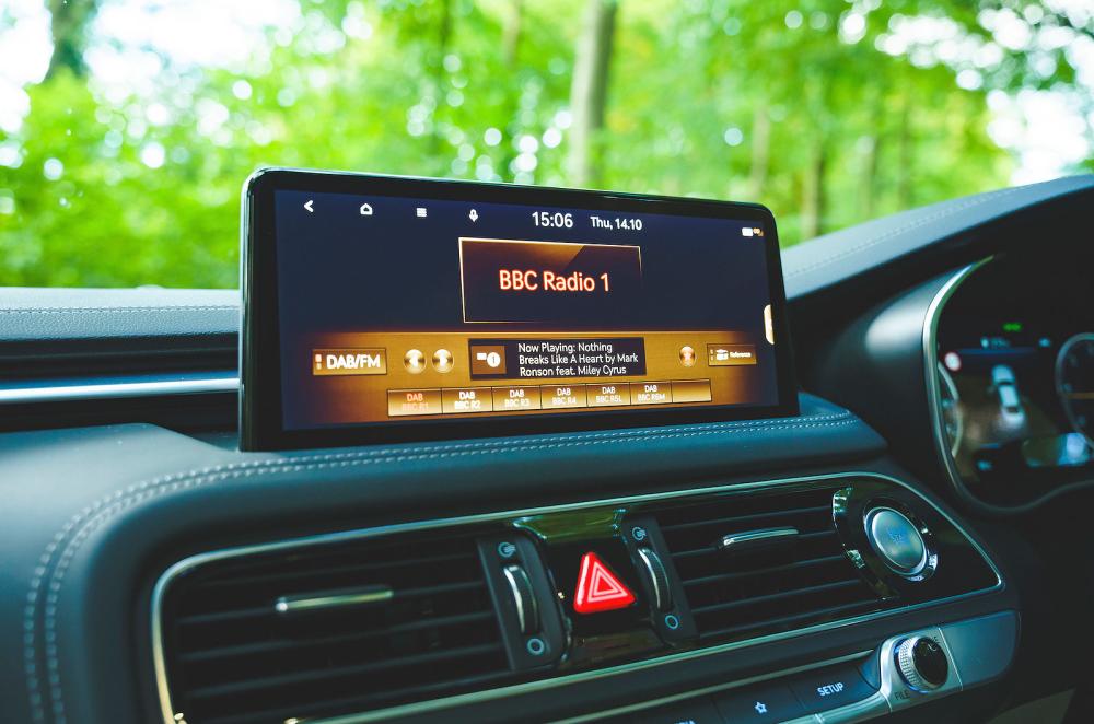 Genesis G70 interior infotainment