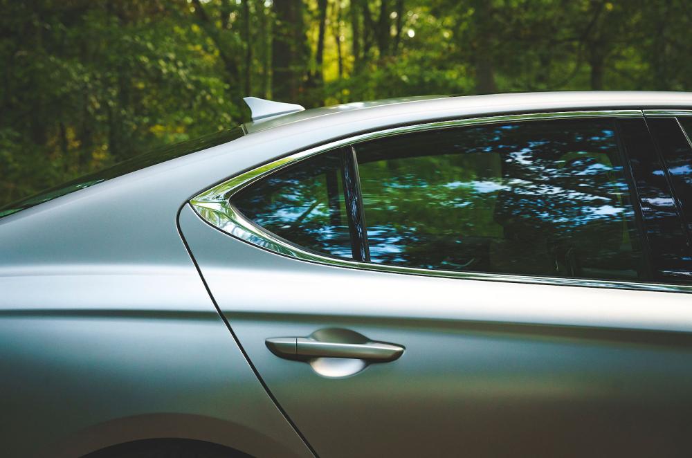 Genesis G70 side detail
