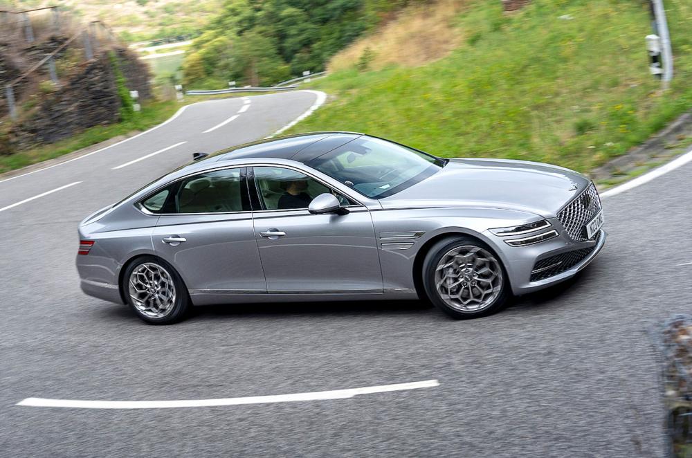 Genesis G80 cornering