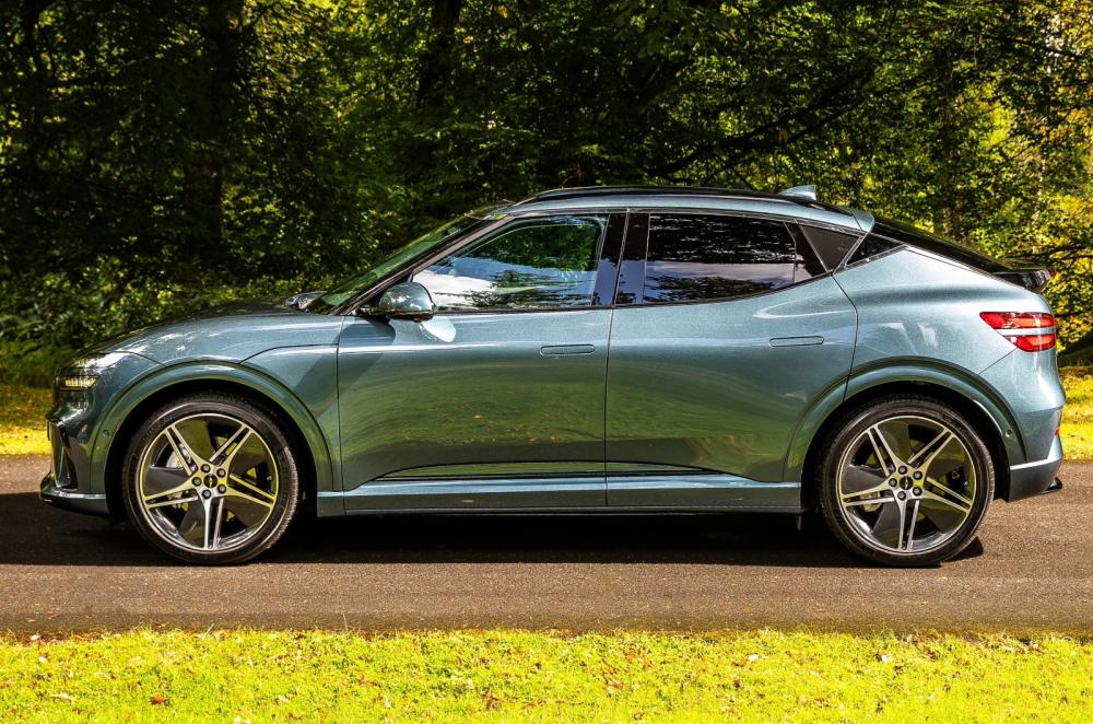 Genesis GV60 static side