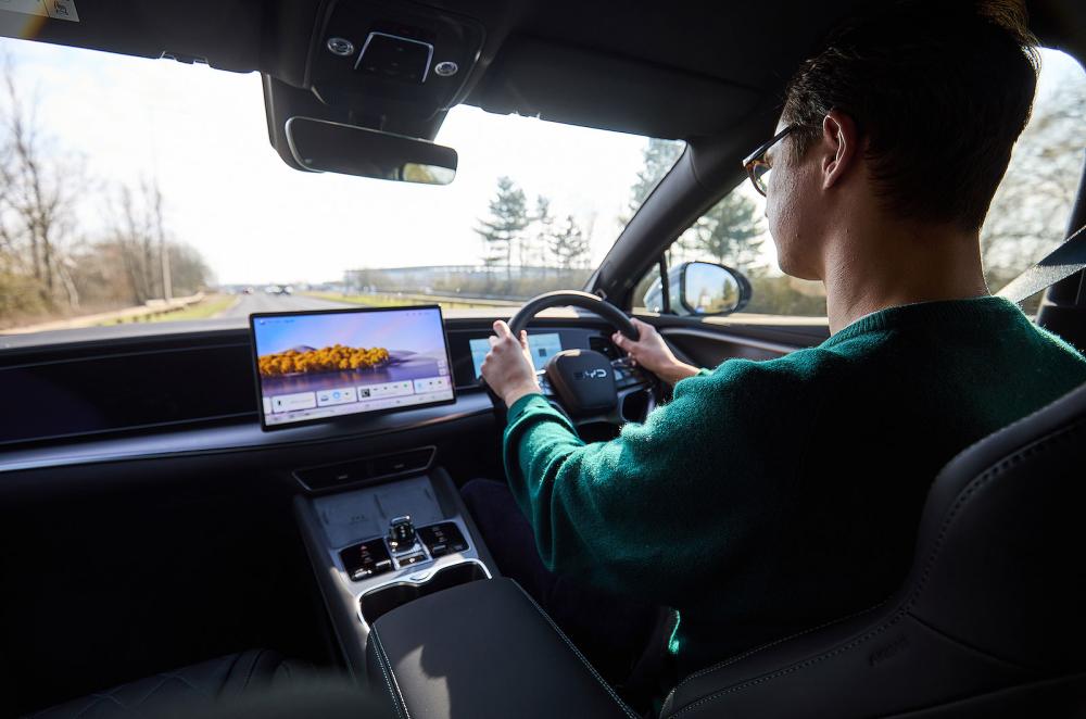 George Hill test driving BYD Sealion 7