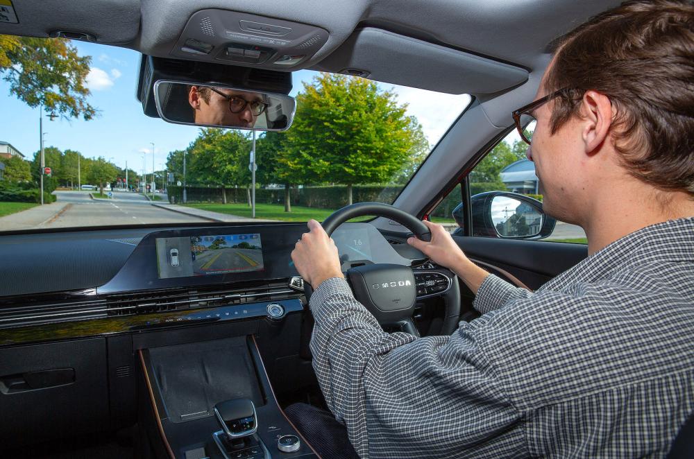 George Hill test driving Omoda 5