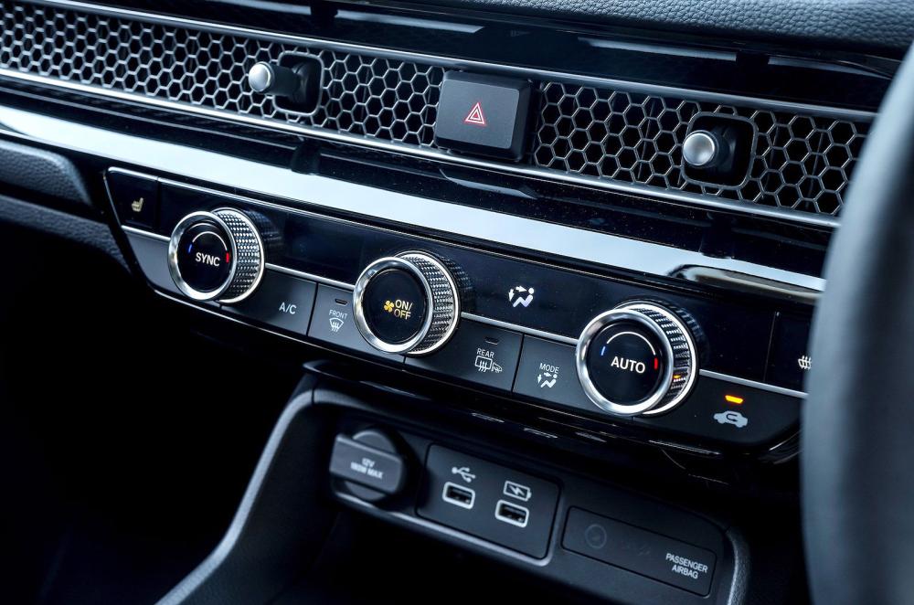 Honda Civic e:HEV air-con controls