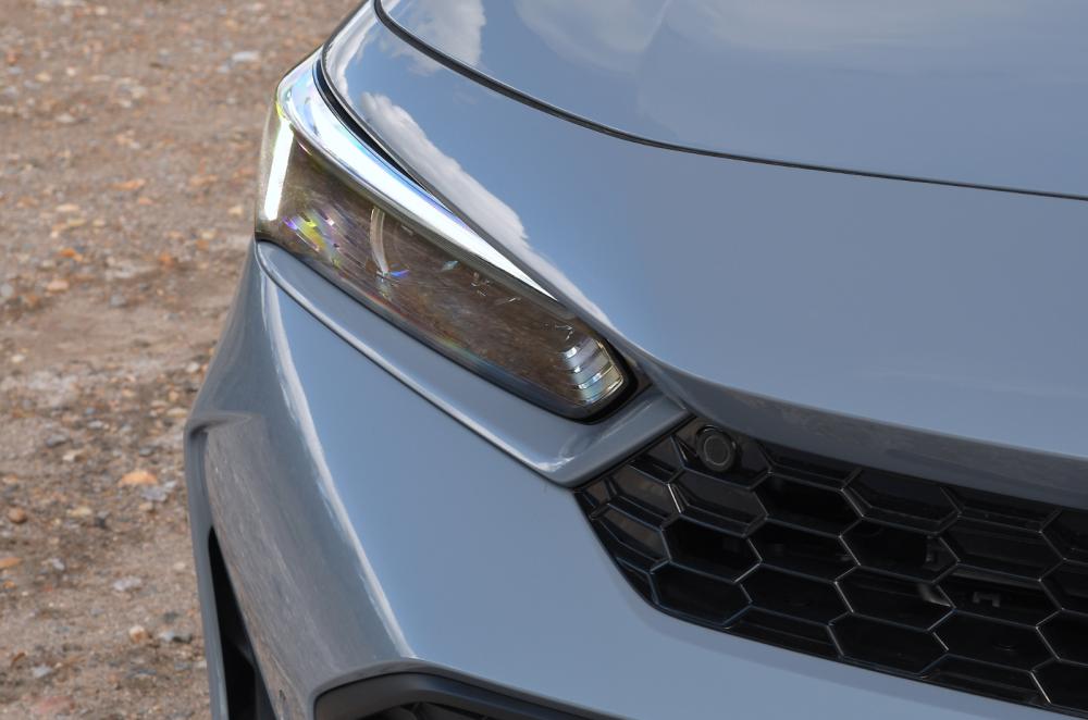 Honda Civic e:HEV headlight detail