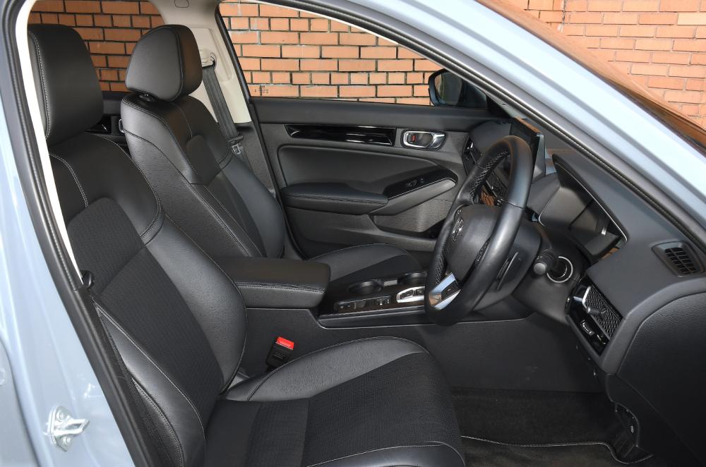 Honda Civic e:HEV front seats