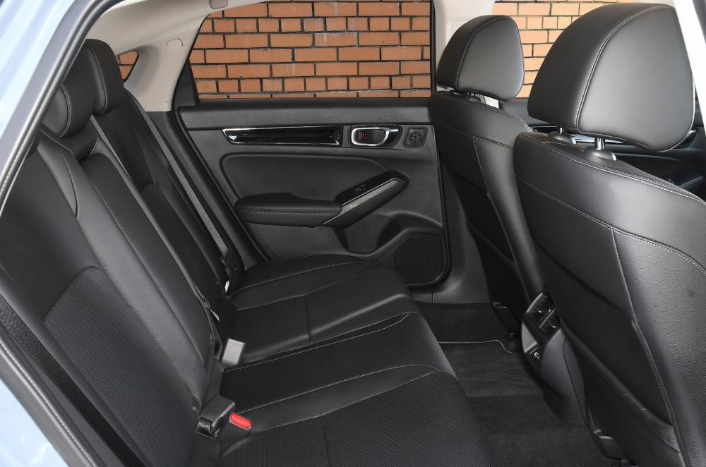 Honda Civic e:HEV back seats