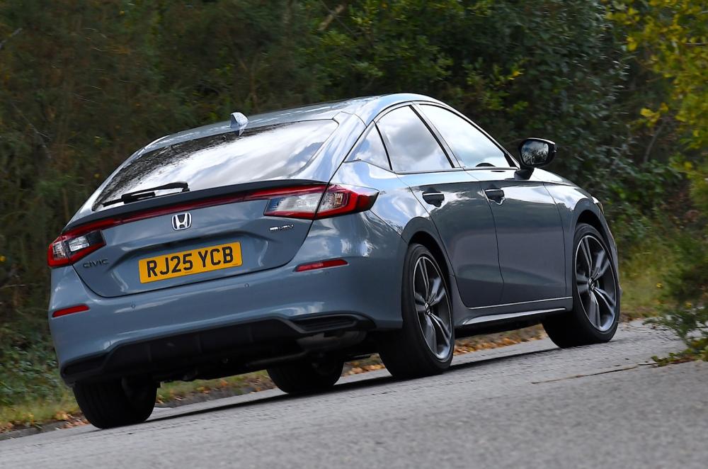 Honda Civic e:HEV rear cornering